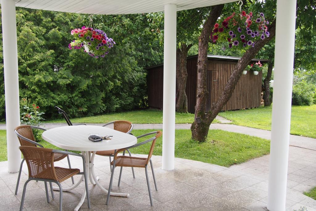 Männi Guesthouse Haapsalu Extérieur photo